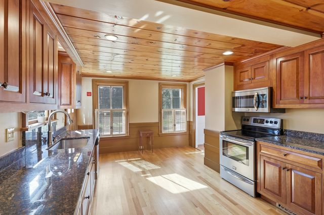 85 Wallace Hill, Townsend, MA 01469