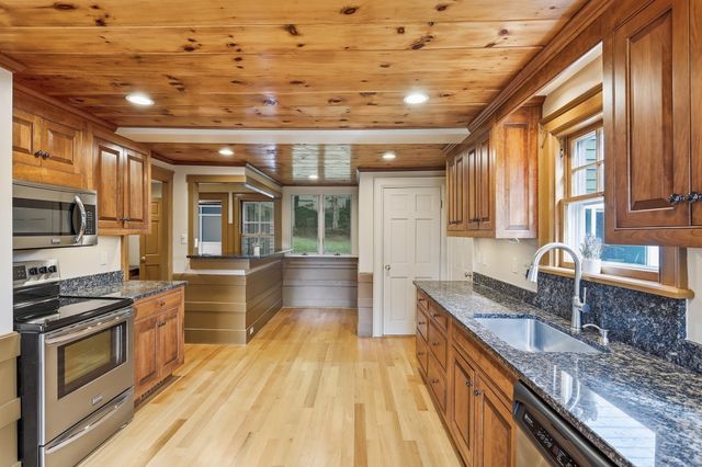 85 Wallace Hill, Townsend, MA 01469