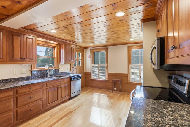 85 Wallace Hill, Townsend, MA 01469