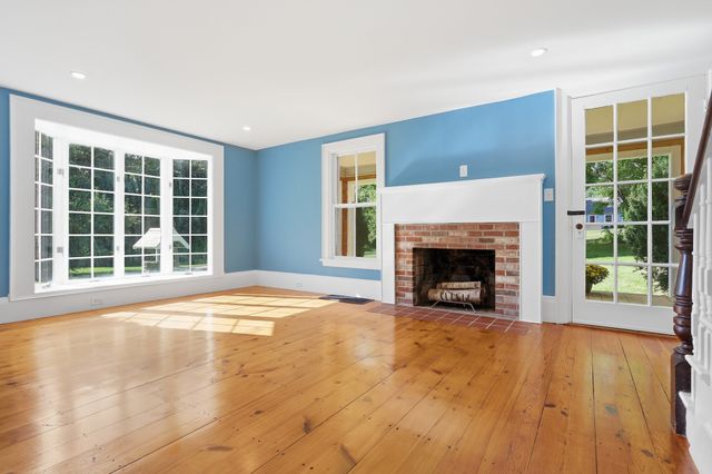 85 Wallace Hill, Townsend, MA 01469
