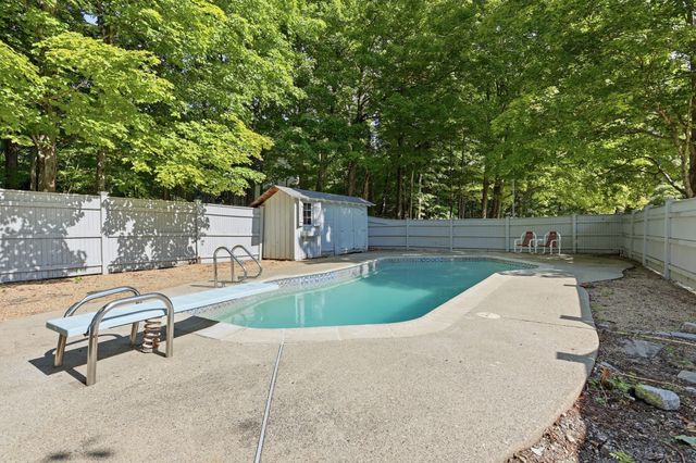 85 Wallace Hill, Townsend, MA 01469