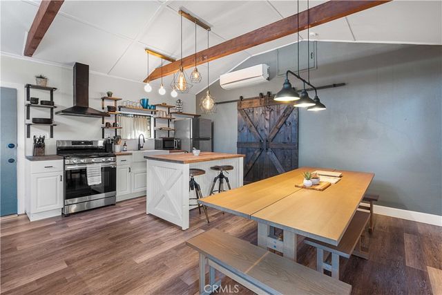 6514 Coldwater Canyon, Valley Village, CA 91606