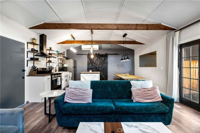 6514 Coldwater Canyon, Valley Village, CA 91606