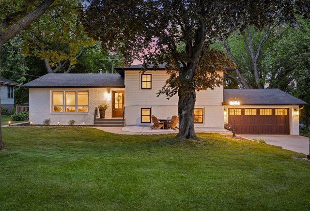 6525 Maple Drive, Waconia, MN 55387