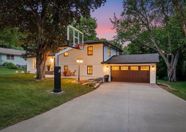 6525 Maple Drive, Waconia, MN 55387