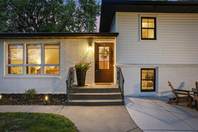 6525 Maple Drive, Waconia, MN 55387