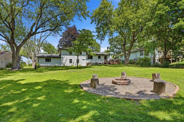 6525 Maple Drive, Waconia, MN 55387