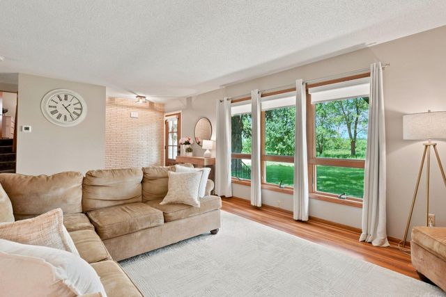 6525 Maple Drive, Waconia, MN 55387