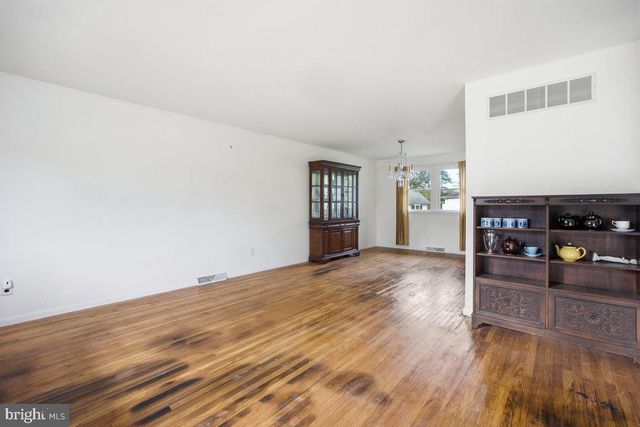 901 CHELTEN PKWY, Cherry Hill, NJ 08034