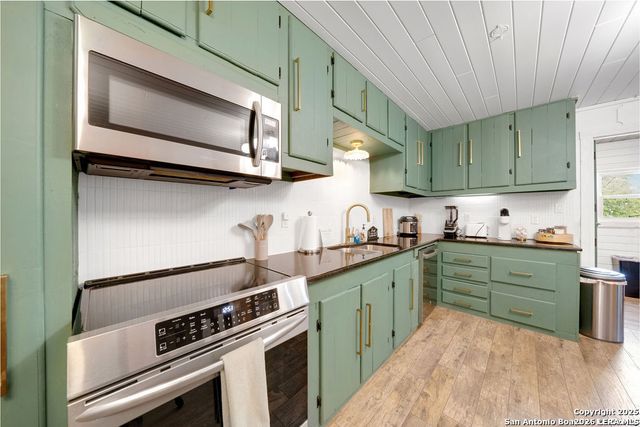 690 Windrush, Canyon Lake, TX 78133
