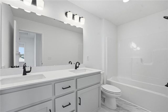 19719 W 195th Place, Spring Hill, KS 66083