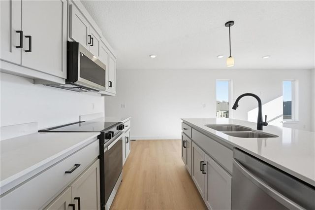 19719 W 195th Place, Spring Hill, KS 66083