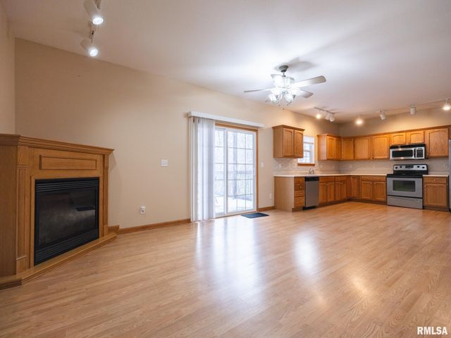 3444 W DORCHESTER Ridge D, Peoria, IL 61604