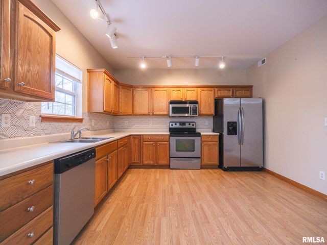 3444 W DORCHESTER Ridge D, Peoria, IL 61604