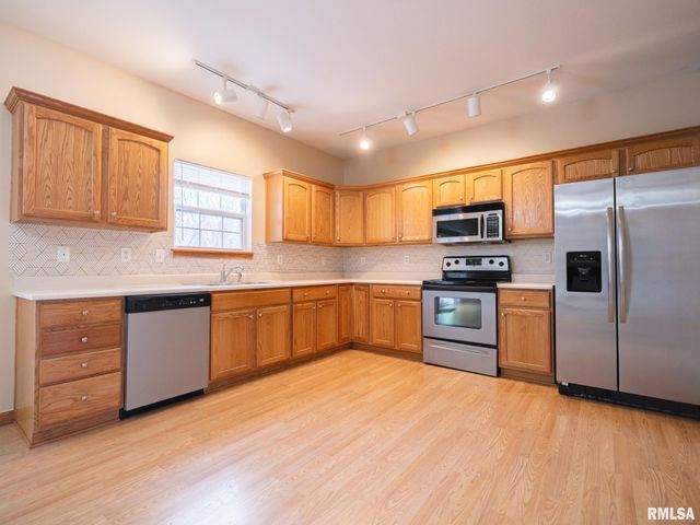 3444 W DORCHESTER Ridge D, Peoria, IL 61604