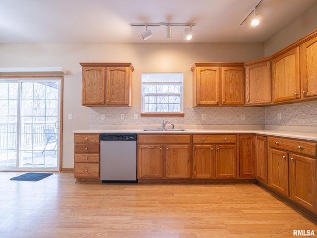 3444 W DORCHESTER Ridge D, Peoria, IL 61604