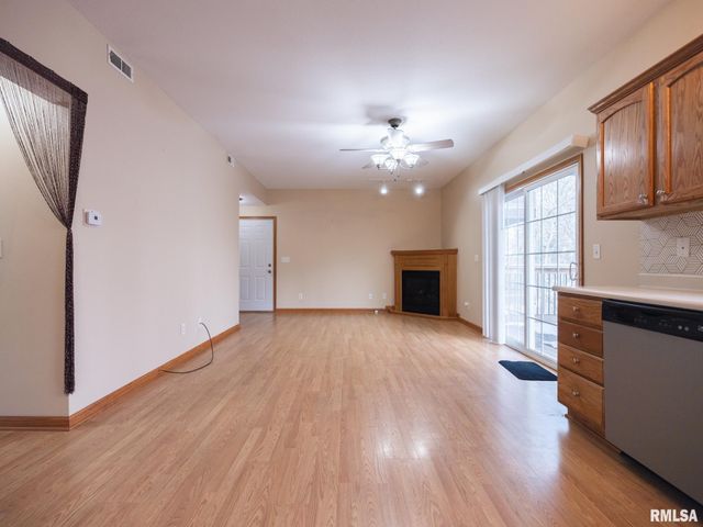 3444 W DORCHESTER Ridge D, Peoria, IL 61604