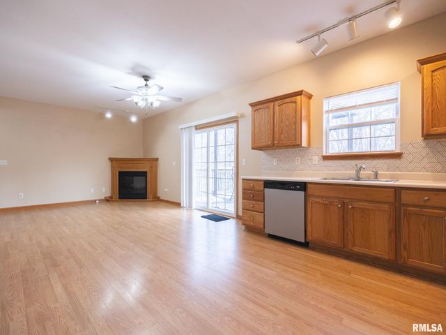 3444 W DORCHESTER Ridge D, Peoria, IL 61604