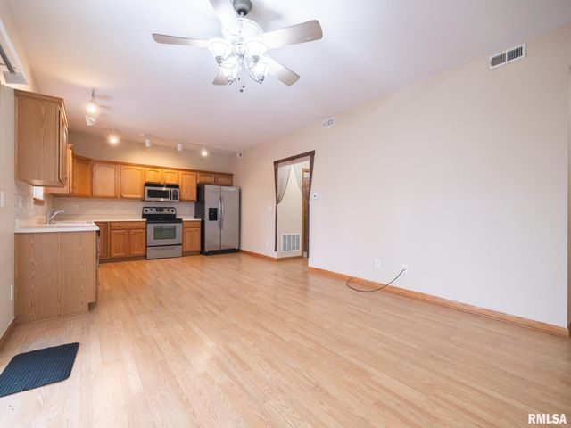 3444 W DORCHESTER Ridge D, Peoria, IL 61604