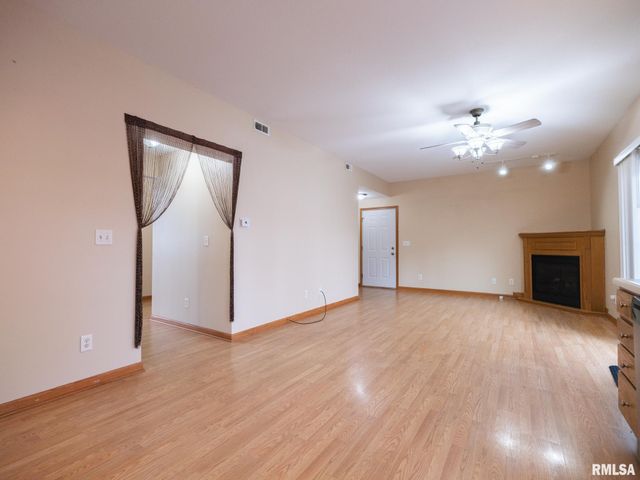 3444 W DORCHESTER Ridge D, Peoria, IL 61604