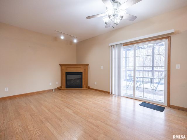 3444 W DORCHESTER Ridge D, Peoria, IL 61604