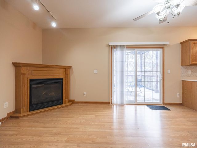 3444 W DORCHESTER Ridge D, Peoria, IL 61604