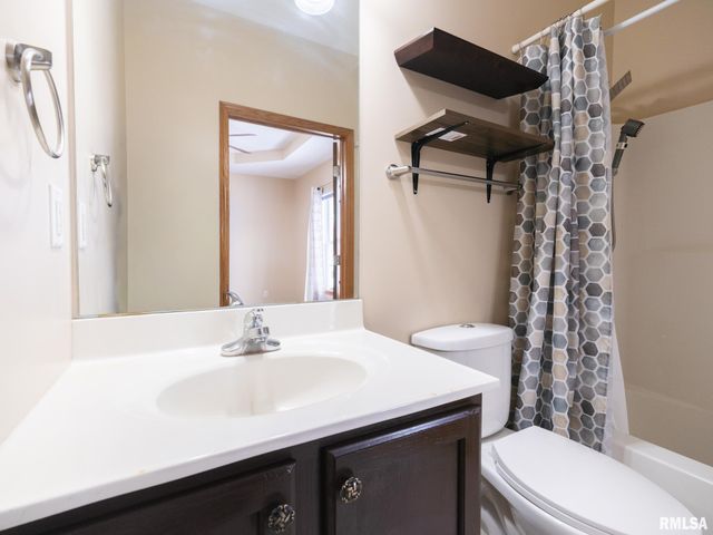 3444 W DORCHESTER Ridge D, Peoria, IL 61604