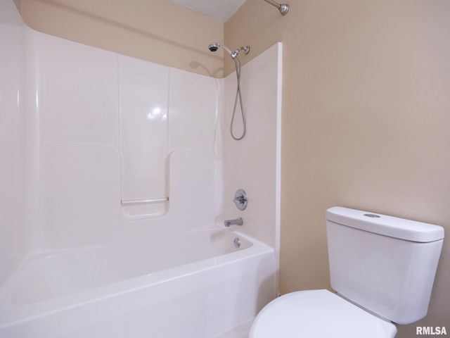 3444 W DORCHESTER Ridge D, Peoria, IL 61604