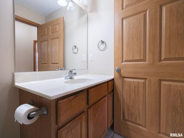 3444 W DORCHESTER Ridge D, Peoria, IL 61604