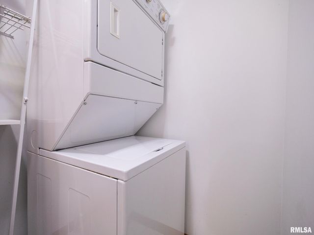 3444 W DORCHESTER Ridge D, Peoria, IL 61604