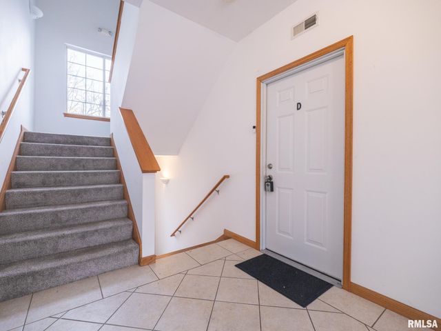 3444 W DORCHESTER Ridge D, Peoria, IL 61604