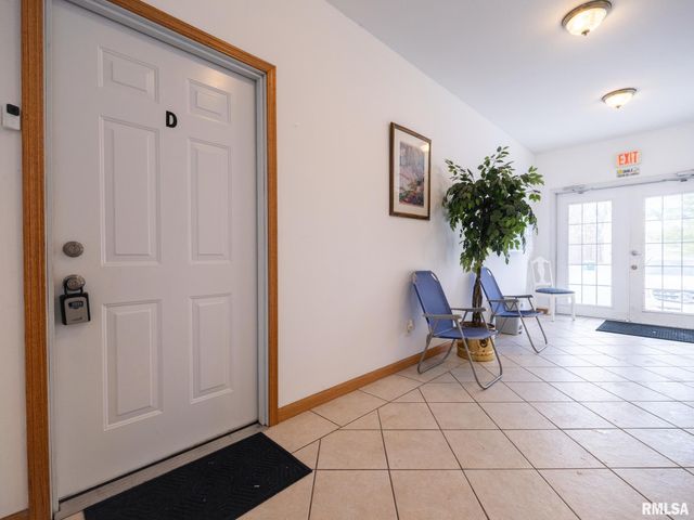 3444 W DORCHESTER Ridge D, Peoria, IL 61604