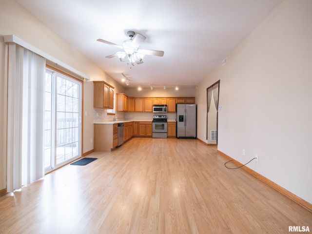 3444 W DORCHESTER Ridge D, Peoria, IL 61604