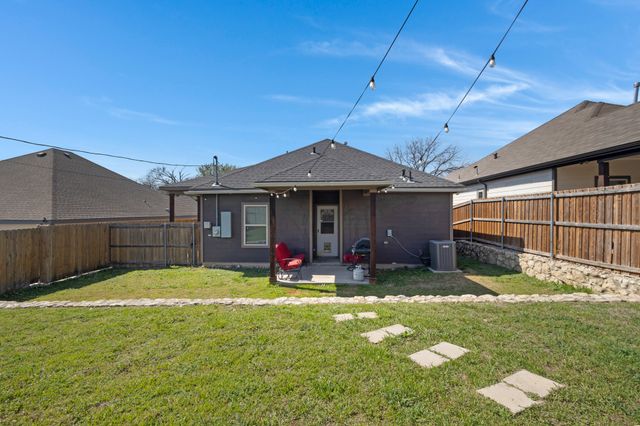 3010 Mckinley Avenue, Fort Worth, TX 76106