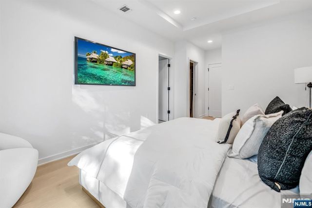 19 Fey Place, Oradell, NJ 07649