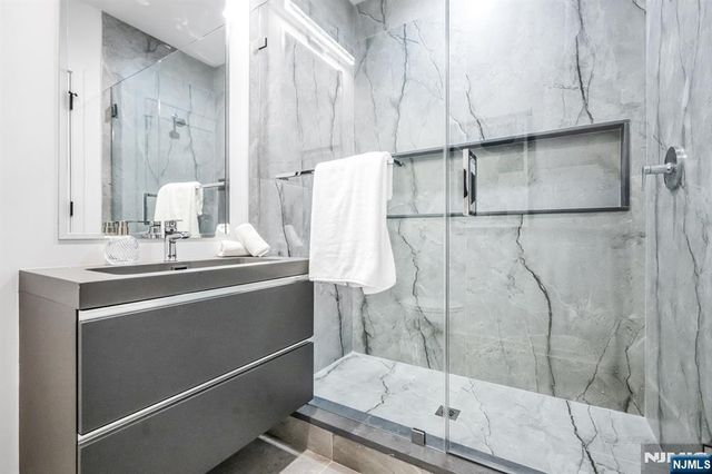 19 Fey Place, Oradell, NJ 07649