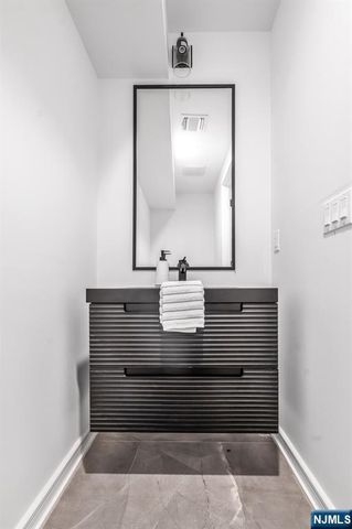 19 Fey Place, Oradell, NJ 07649