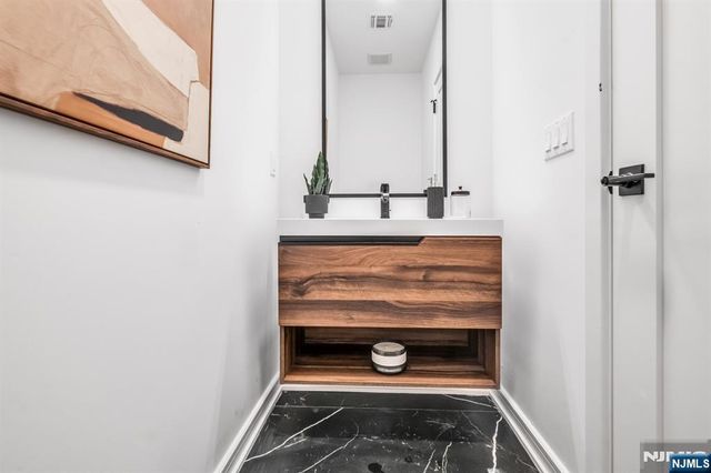 19 Fey Place, Oradell, NJ 07649