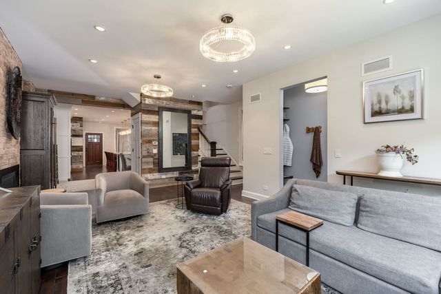 4334 N Kenmore Avenue, Chicago, IL 60613