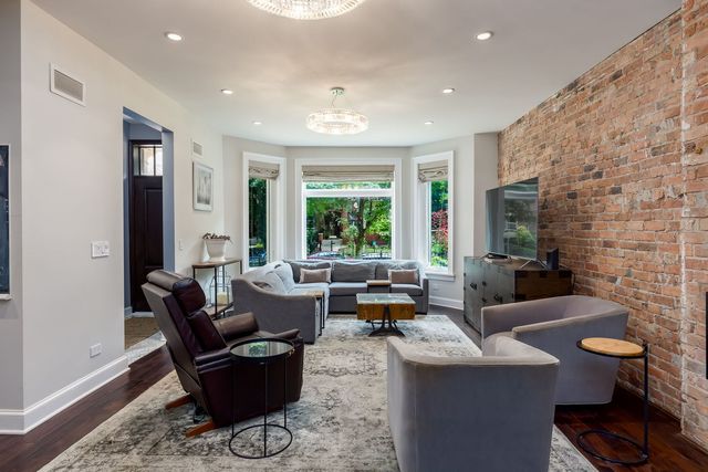 4334 N Kenmore Avenue, Chicago, IL 60613