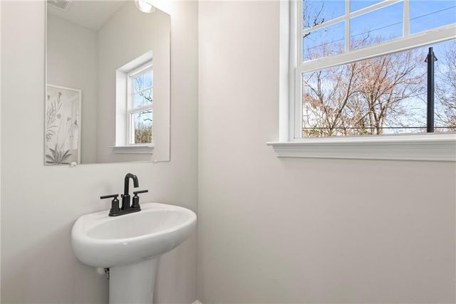 1965 Hollywood NW Road 19, Atlanta, GA 30318