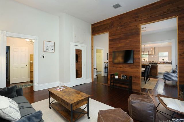 1712 N Pine, San Antonio, TX 78208