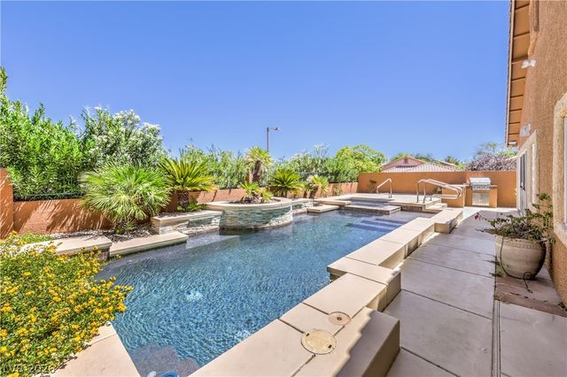 800 Royal Elm Lane, Las Vegas, NV 89144