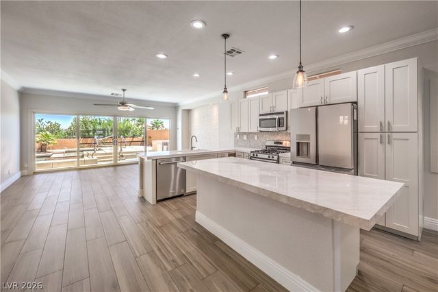 800 Royal Elm Lane, Las Vegas, NV 89144
