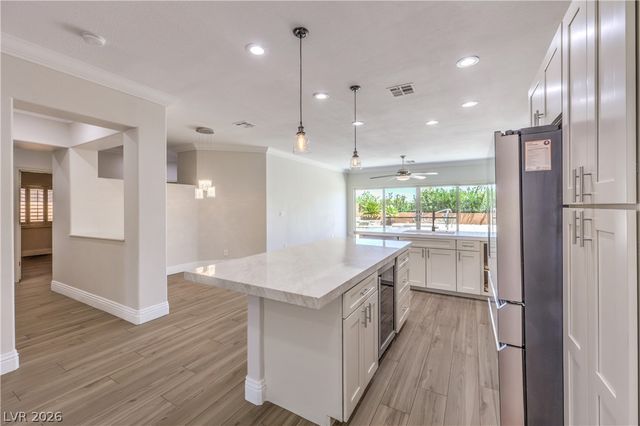 800 Royal Elm Lane, Las Vegas, NV 89144