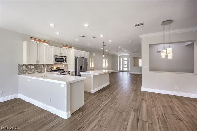 800 Royal Elm Lane, Las Vegas, NV 89144