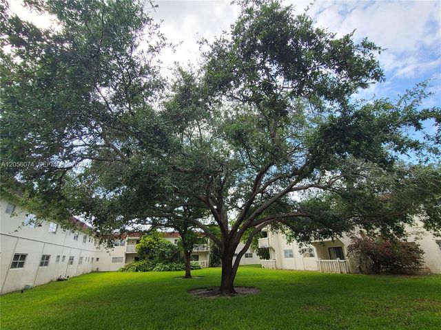 4165 SW 67th Ave 112B, Davie, FL 33314