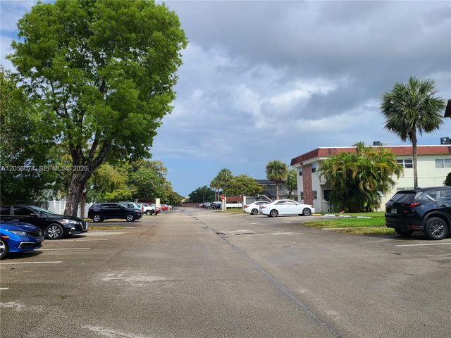 4165 SW 67th Ave 112B, Davie, FL 33314