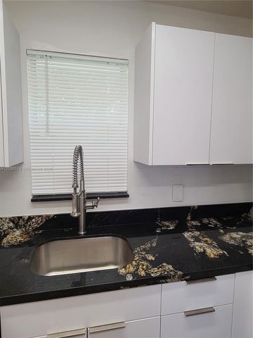 4165 SW 67th Ave 112B, Davie, FL 33314