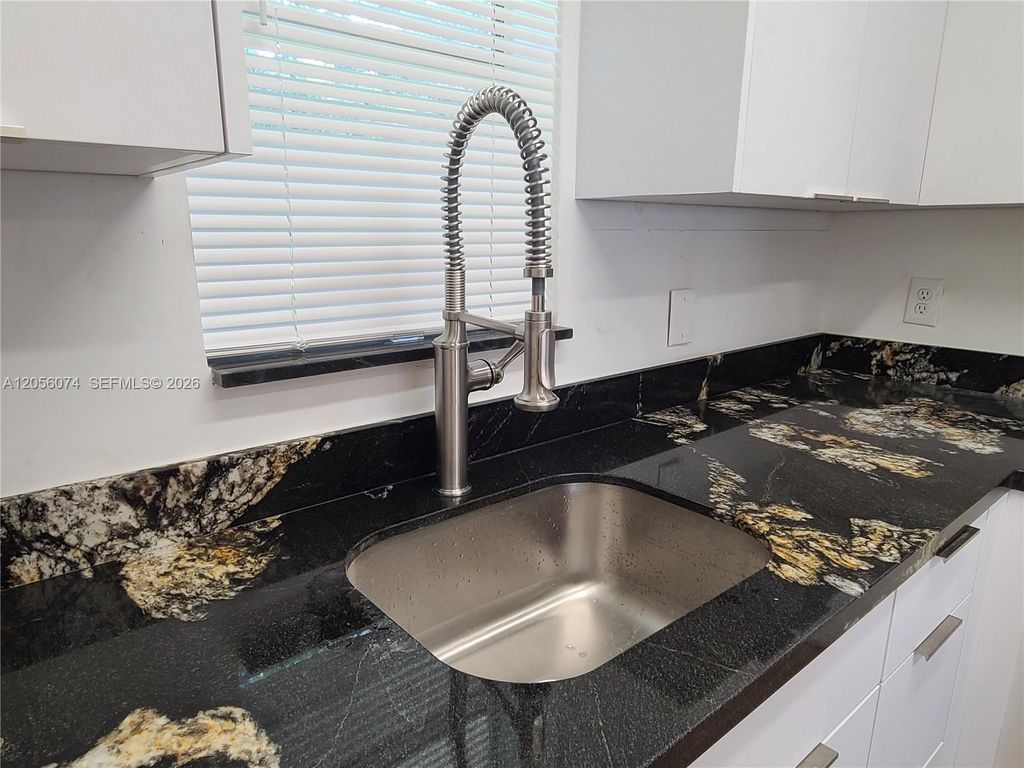 4165 SW 67th Ave 112B, Davie, FL 33314